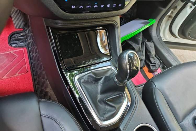 Used CHANGAN CS35PLUS 2021 Revised Version Glory Million Edition 1.6L Manual Luxury Edition Gear Lever