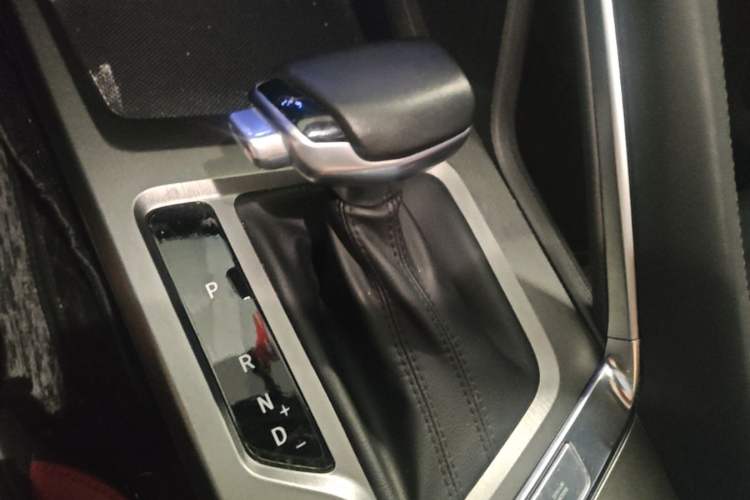 Used CHANGAN CS35PLUS 2021 Revised Version Blue Whale NE 1.4T DCT Prestige Edition Gear Lever