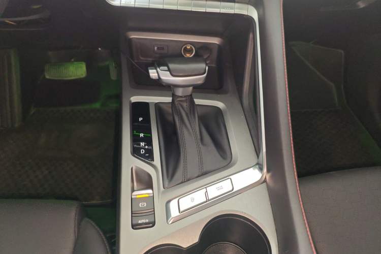 Used CHANGAN CS35PLUS 2021 Revised Version Blue Whale NE 1.4T DCT Luxury Edition Gear Lever