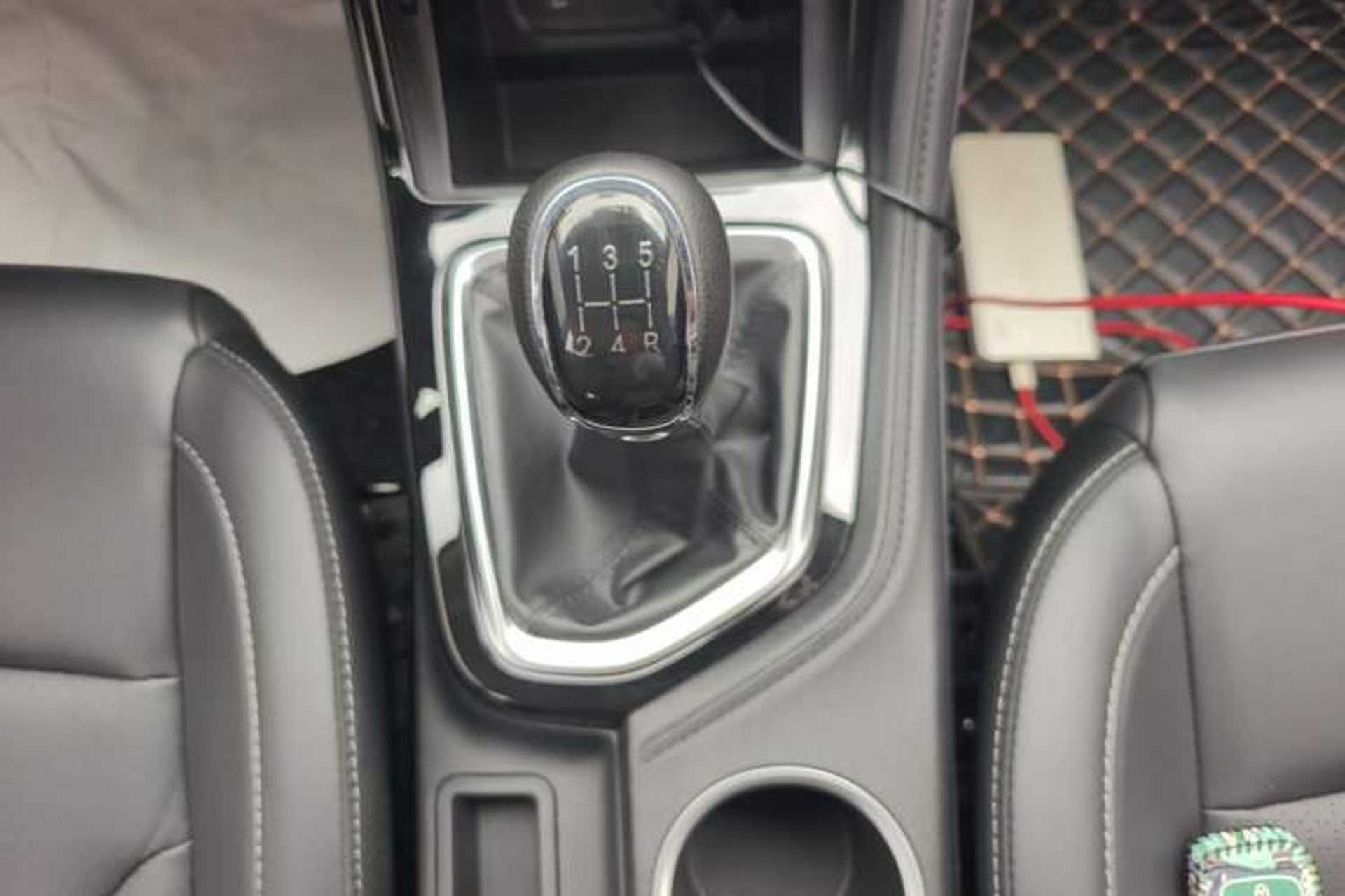 Used CHANGAN CS35PLUS 2021 Honor Million Edition 1.6L Manual Luxury Model Gear Lever