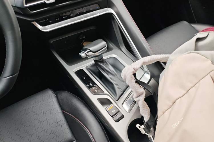Used CHANGAN CS35PLUS 2021 Revised Version Blue Whale NE 1.4T DCT Luxury Edition Gear Lever