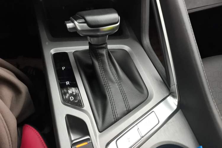 Used CHANGAN CS35PLUS 2021 Revised Version Blue Whale NE 1.4T DCT Luxury Edition Gear Lever