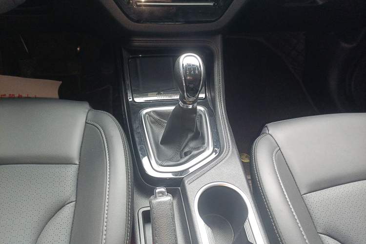 Used CHANGAN CS35PLUS 2021 Honor Million Edition 1.6L Manual Luxury Model Gear Lever