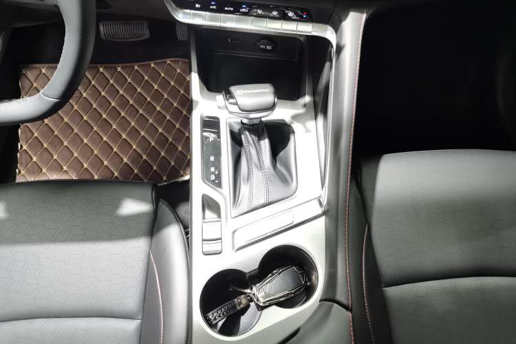 Used CHANGAN CS35PLUS 2021 Revised Version Blue Whale NE 1.4T DCT Luxury Edition Gear Lever