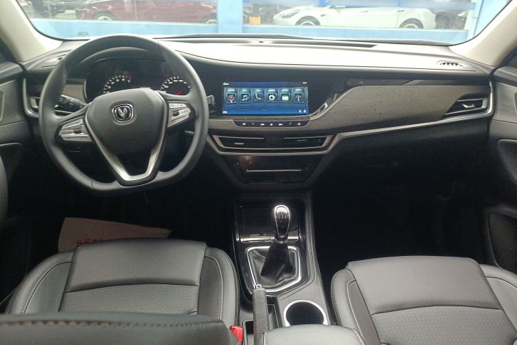Used CHANGAN CS35PLUS 2021 Honor Million Edition 1.6L Manual Luxury Model Interior 2