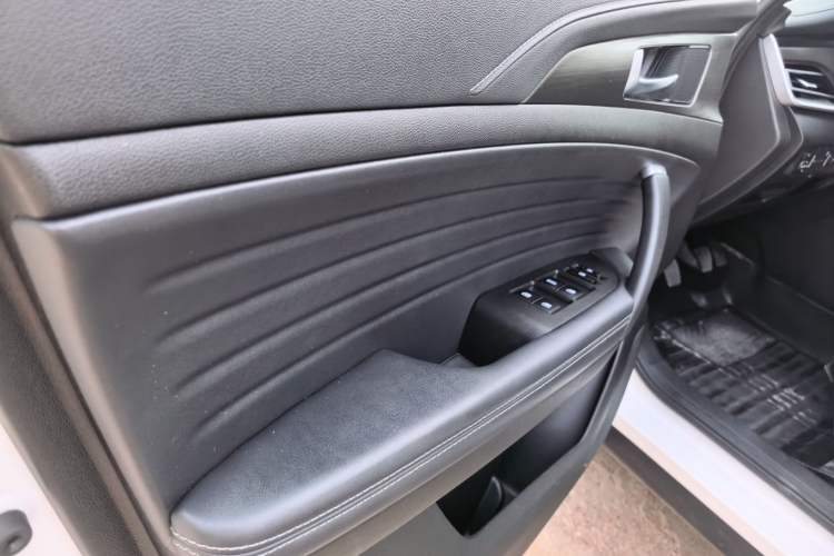 Used CHANGAN CS35PLUS 2021 Honor Million Edition 1.6L Manual Luxury Model Interior 2