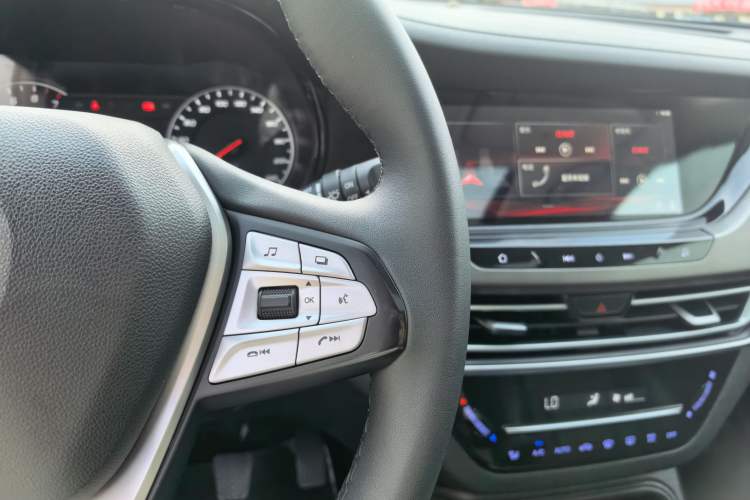 Used CHANGAN CS35PLUS 2021 Honor Million Edition 1.6L Manual Luxury Model Interior 4