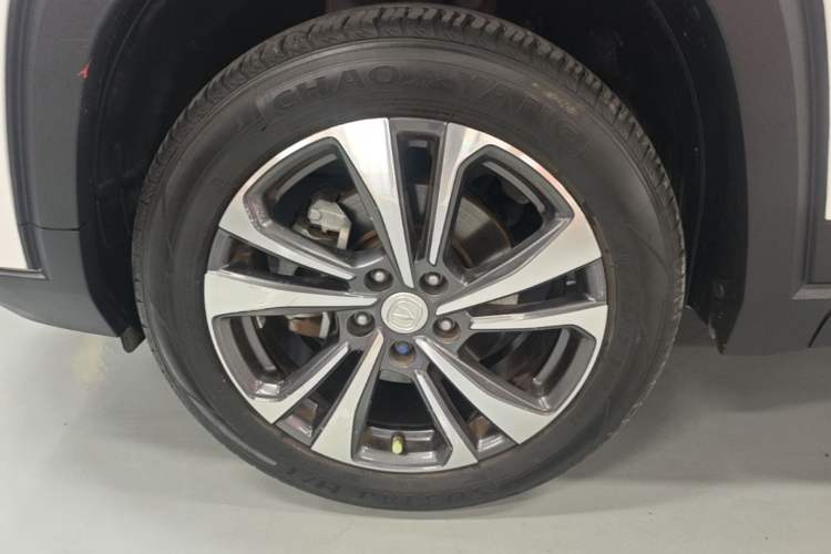 Used CHANGAN CS35PLUS 2021 Blue Whale NE 1.4T DCT Luxury Model Left Front Wheel Hub