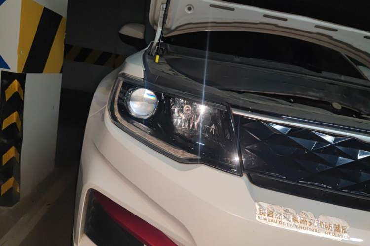 Used CHANGAN CS35PLUS 2021 Revised Version Glory Million Edition 1.6L Manual Luxury Edition Right Front Headlight