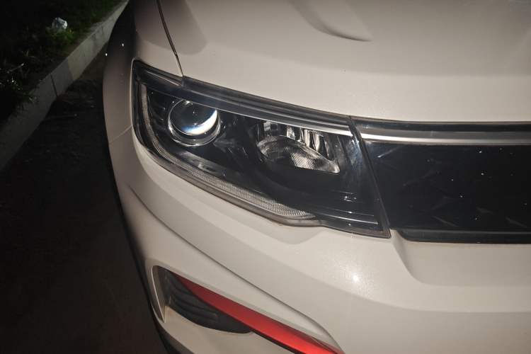 Used CHANGAN CS35PLUS 2021 Honor Million Edition 1.6L Manual Luxury Model Right Front Headlight
