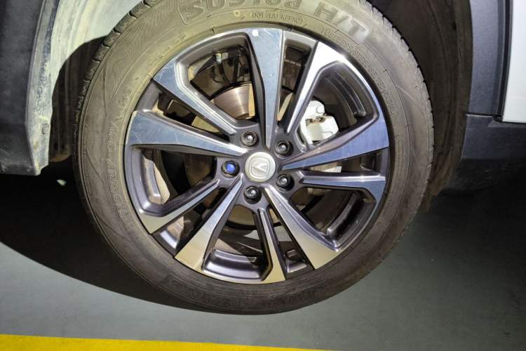 Used CHANGAN CS35PLUS 2021 Honor Million Edition 1.6L Manual Luxury Model Right Front Wheel Hub