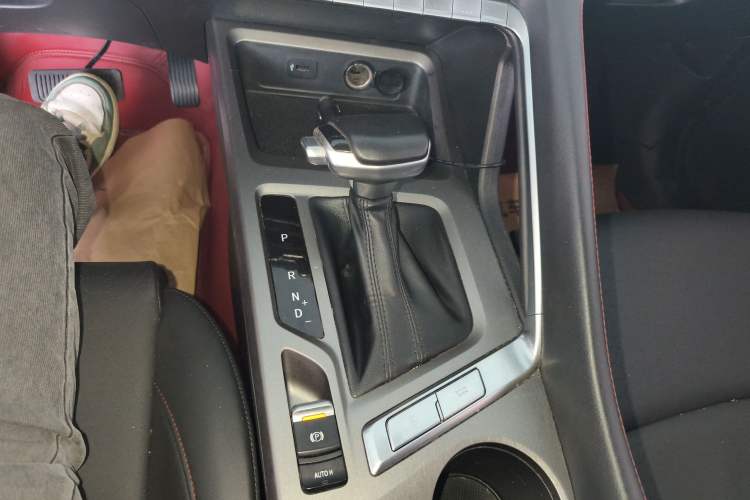 Used CHANGAN CS35PLUS 2022 Blue Whale NE 1.4T DCT Luxury Model Gear Lever