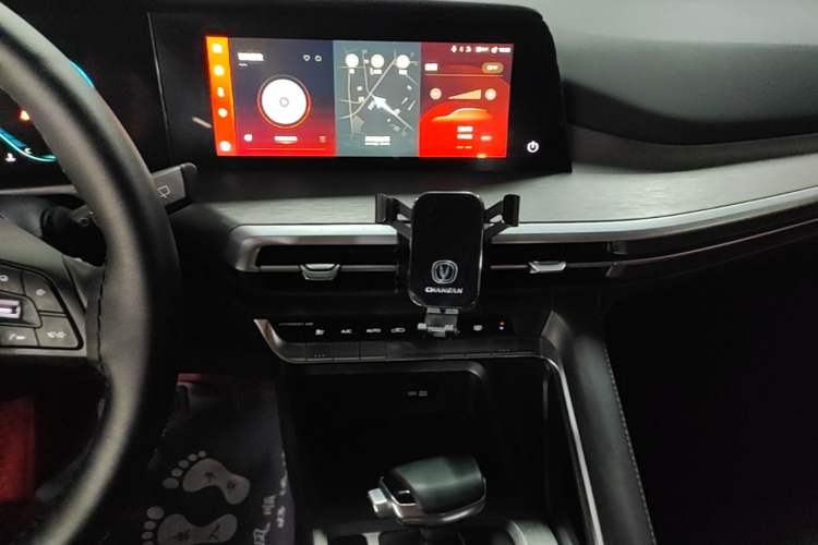 Used CHANGAN CS35PLUS 2022 Blue Whale NE 1.4T DCT Luxury Model Audio And AC Panel