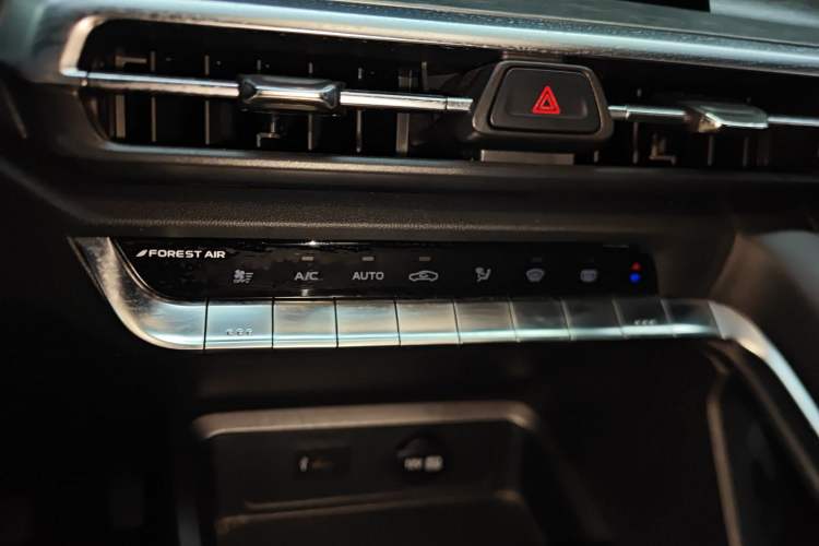 Used CHANGAN CS35PLUS 2022 Blue Whale NE 1.4T DCT Luxury Model Audio And AC Panel
