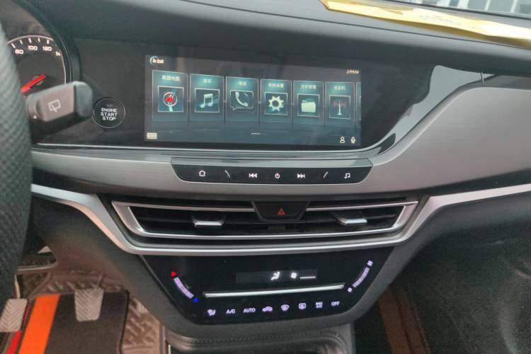 Used CHANGAN CS35PLUS 2022 1.6L Manual Luxury Edition Audio And AC Panel