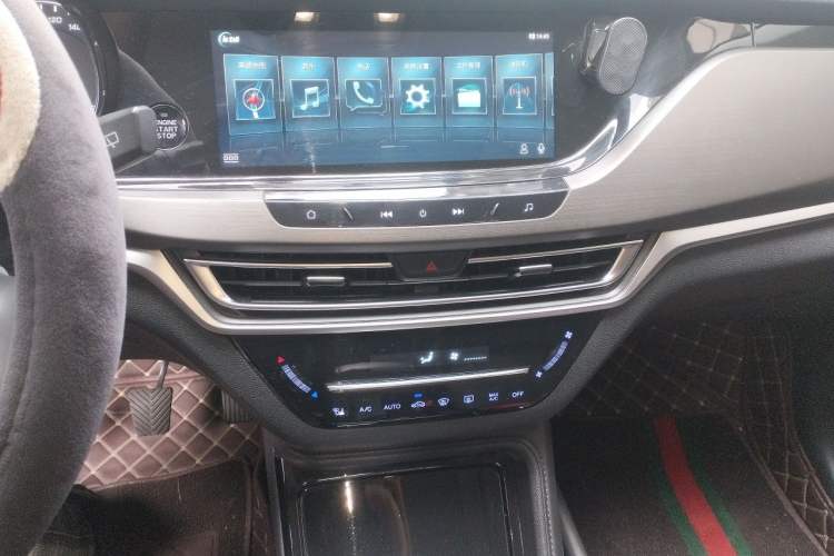 Used CHANGAN CS35PLUS 2022 1.6L Manual Luxury Edition Audio And AC Panel