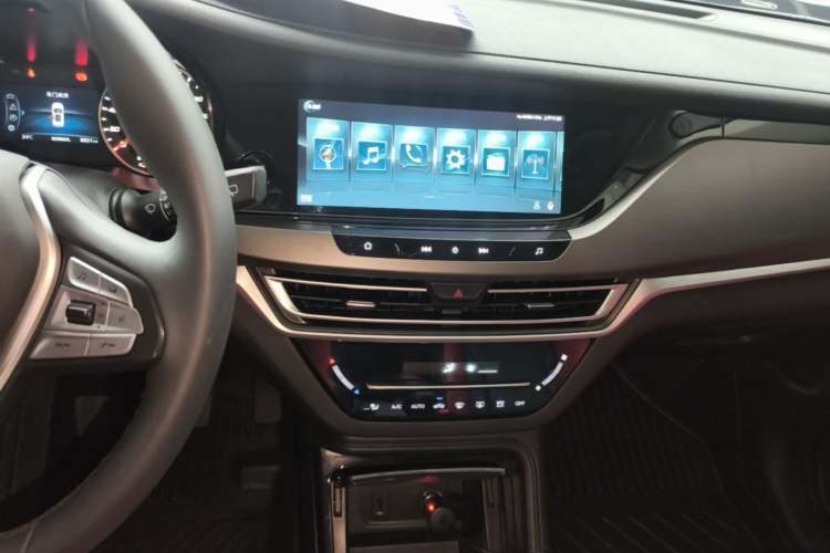 Used CHANGAN CS35PLUS 2022 1.6L Manual Luxury Edition Audio And AC Panel