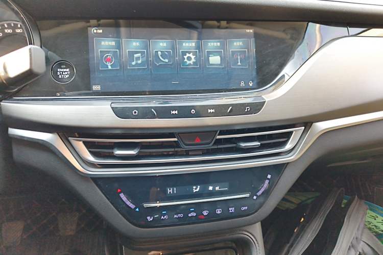 Used CHANGAN CS35PLUS 2022 1.6L Manual Luxury Edition Audio And AC Panel