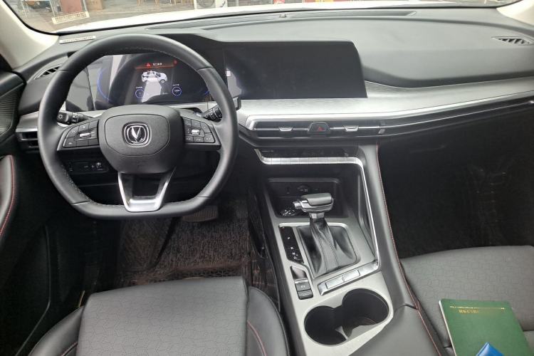 Used CHANGAN CS35PLUS 2022 Blue Whale NE 1.4T DCT Prestige Model Center Console