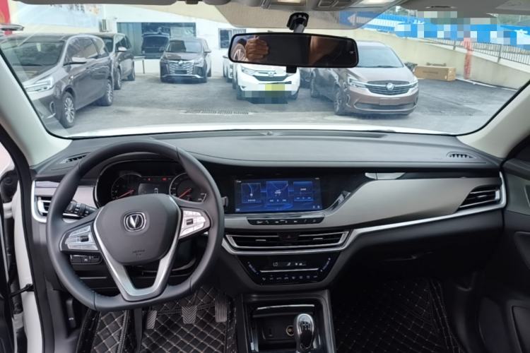 Used CHANGAN CS35PLUS 2022 1.6L Manual Luxury Edition Center Console
