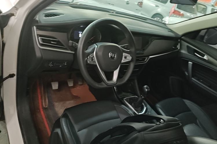 Used CHANGAN CS35PLUS 2022 1.6L Manual Luxury Edition Center Console