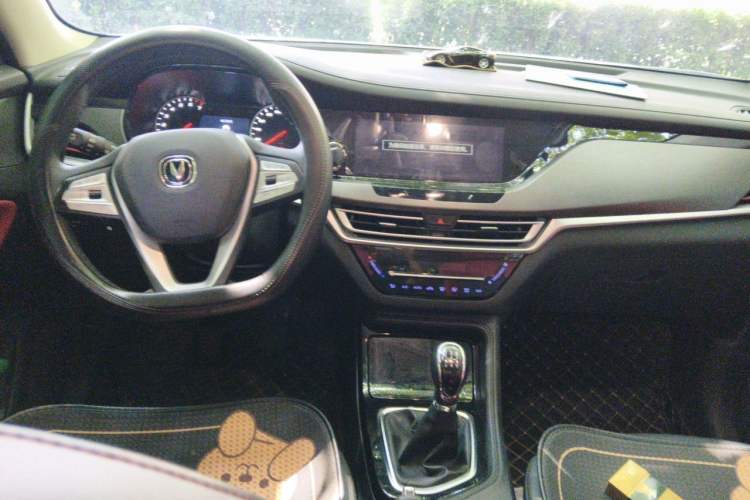 Used CHANGAN CS35PLUS 2022 1.6L Manual Luxury Edition Center Console