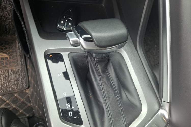Used CHANGAN CS35PLUS 2022 Blue Whale NE 1.4T DCT Prestige Model Gear Lever