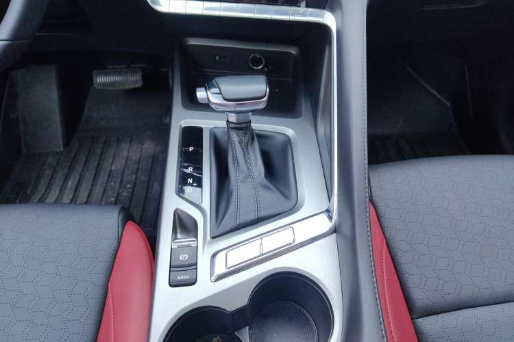 Used CHANGAN CS35PLUS 2022 Blue Whale NE 1.4T DCT Luxury Model Gear Lever