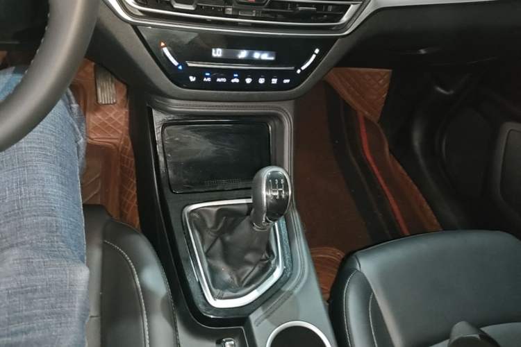 Used CHANGAN CS35PLUS 2022 1.6L Manual Luxury Edition Gear Lever