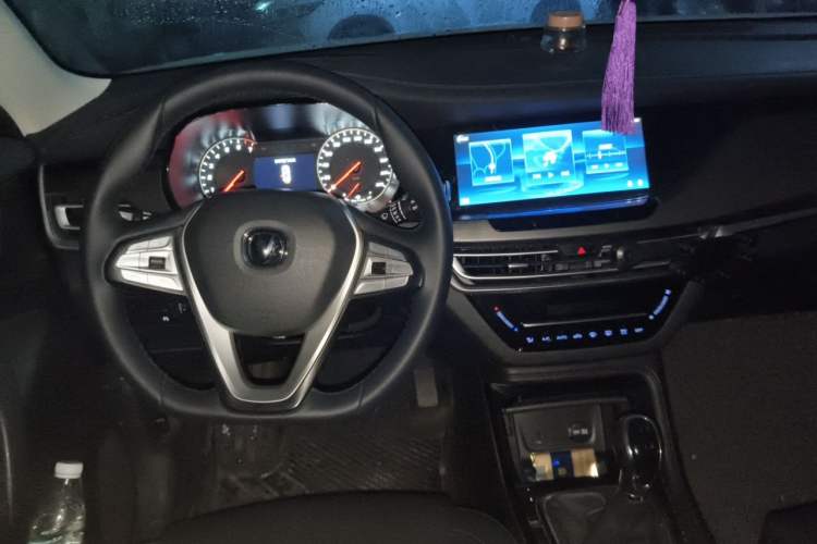 Used CHANGAN CS35PLUS 2022 1.6L Manual Luxury Edition Interior 2