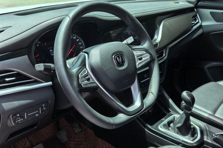 Used CHANGAN CS35PLUS 2022 1.6L Manual Luxury Edition Interior 5
