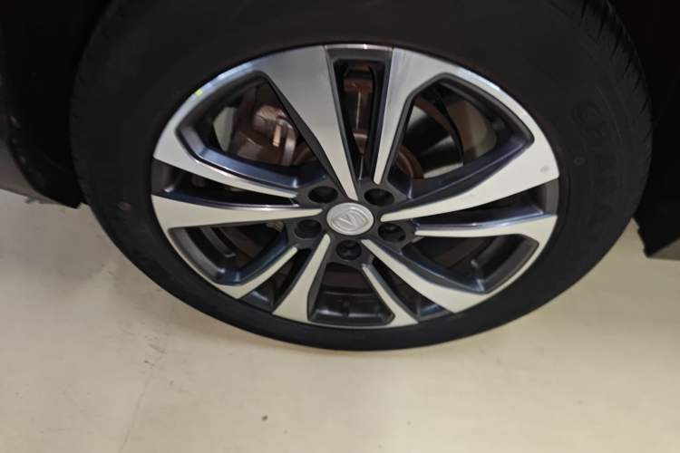 Used CHANGAN CS35PLUS 2022 Blue Whale NE 1.4T DCT Luxury Model Left Front Wheel Hub