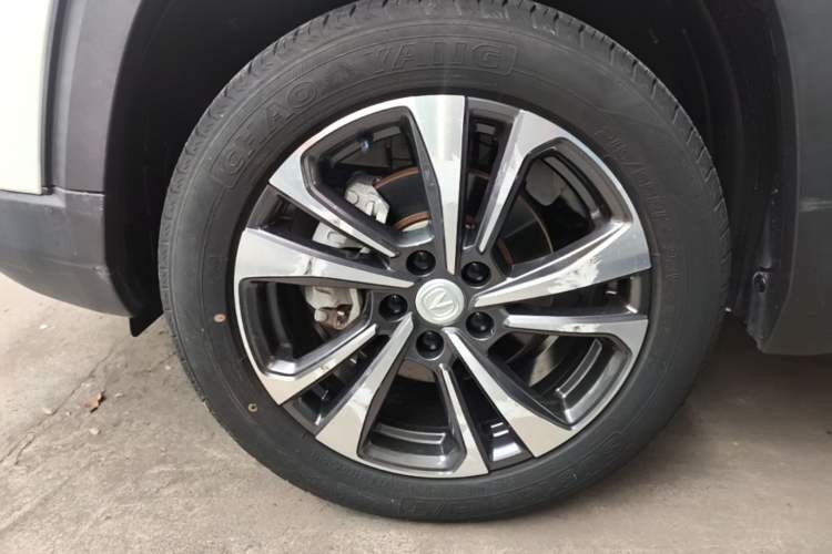 Used CHANGAN CS35PLUS 2022 1.6L Manual Luxury Edition Left Front Wheel Hub