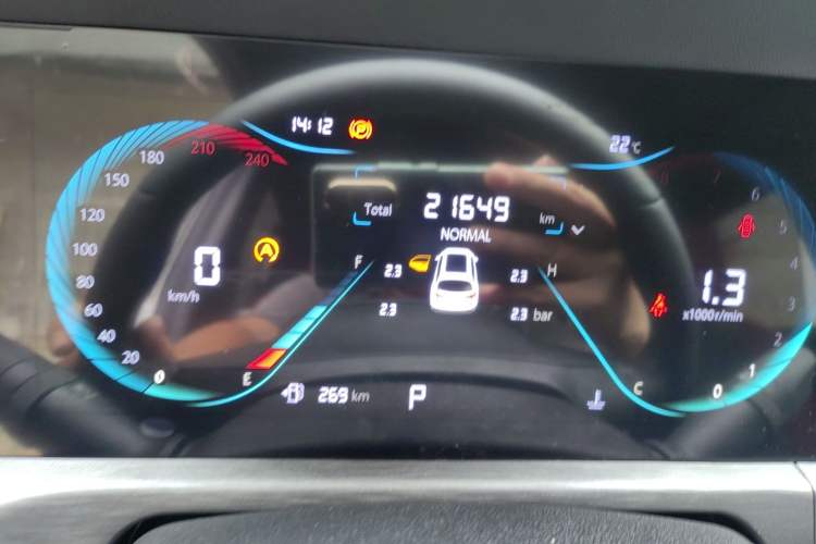 Used CHANGAN CS35PLUS 2022 Blue Whale NE 1.4T DCT Luxury Model Odometer Close Up