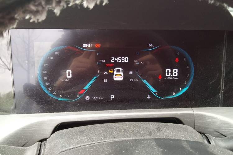 Used CHANGAN CS35PLUS 2022 Blue Whale NE 1.4T DCT Luxury Model Odometer Close Up