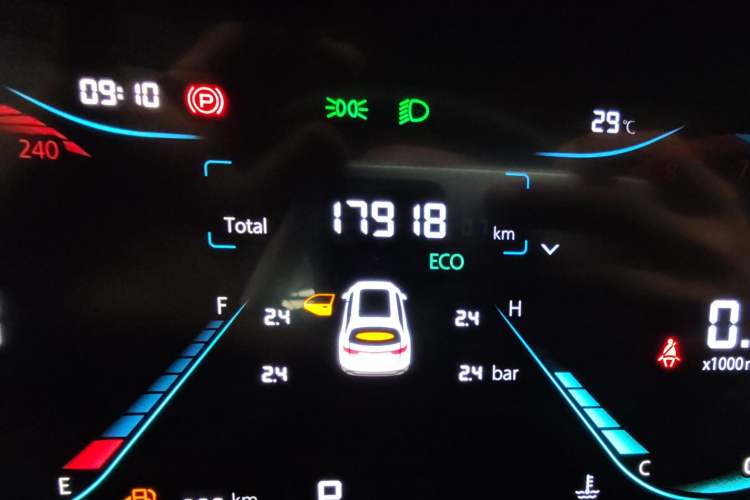 Used CHANGAN CS35PLUS 2022 Blue Whale NE 1.4T DCT Luxury Model Odometer Close Up
