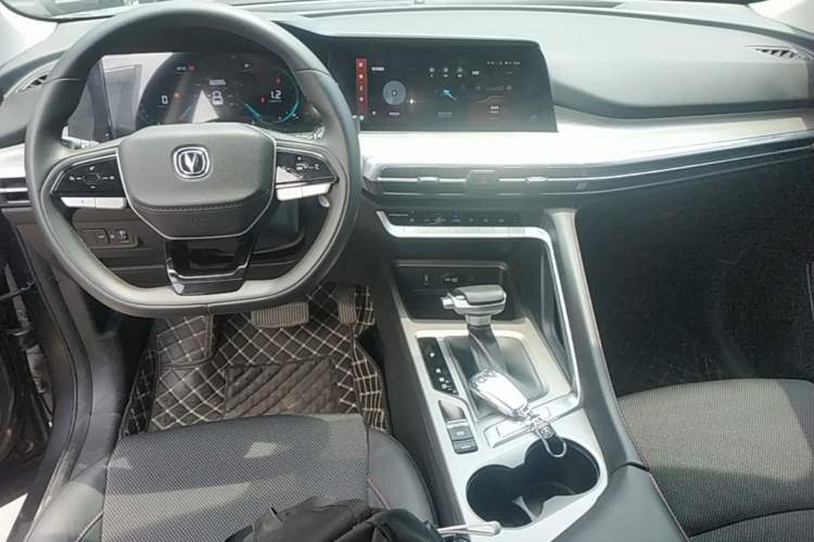 Used CHANGAN CS35PLUS 2023 Enjoy Edition 1.4T DCT Prestige Model Center Console