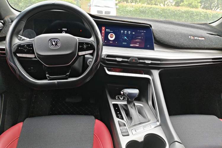 Used CHANGAN CS35PLUS 2023 Enjoy Edition 1.4T DCT Luxury Model Center Console