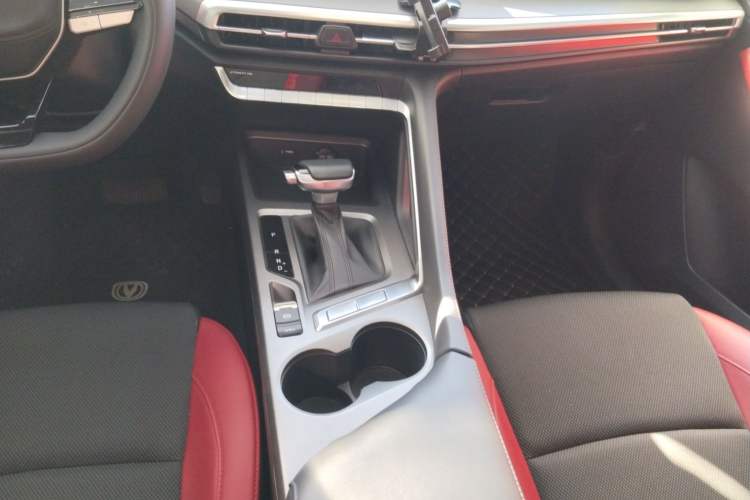 Used CHANGAN CS35PLUS 2023 Enjoy Edition 1.4T DCT Luxury Model Gear Lever
