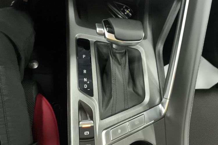 Used CHANGAN CS35PLUS 2023 Enjoy Edition 1.4T DCT Luxury Model Gear Lever