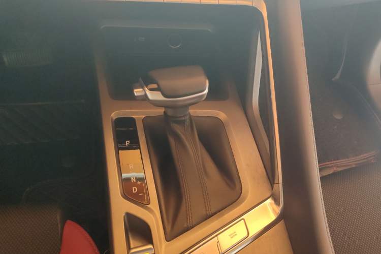 Used CHANGAN CS35PLUS 2023 Enjoy Edition 1.4T DCT Luxury Model Gear Lever