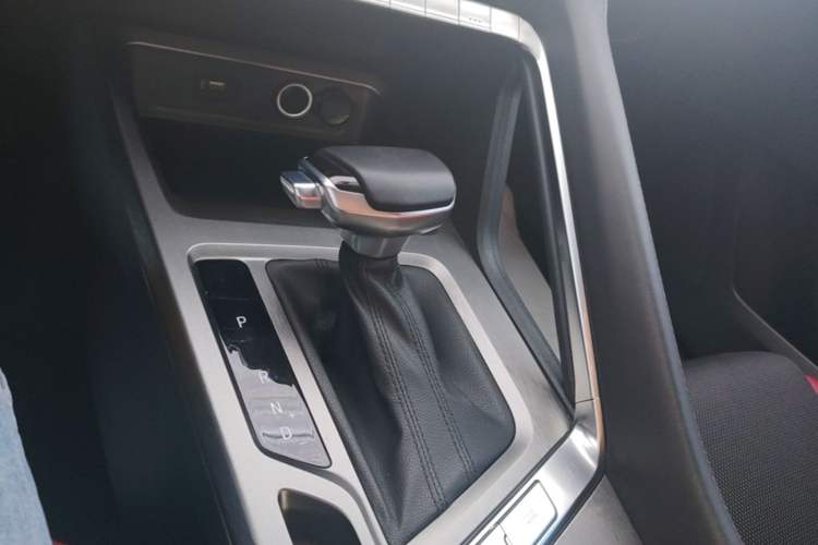 Used CHANGAN CS35PLUS 2023 Enjoy Edition 1.4T DCT Luxury Model Gear Lever