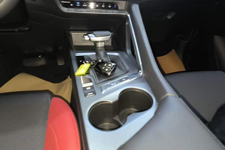 Used CHANGAN CS35PLUS 2023 Enjoy Edition 1.4T DCT Luxury Model Gear Lever