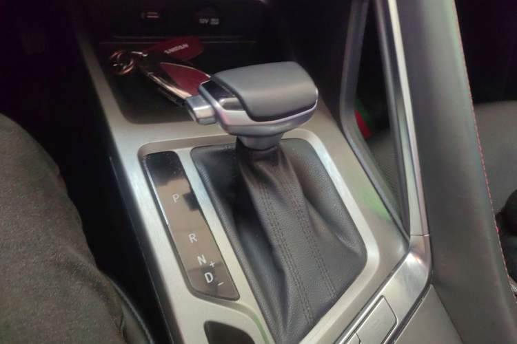 Used CHANGAN CS35PLUS 2023 Enjoy Edition 1.4T DCT Luxury Model Gear Lever