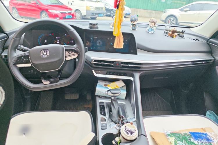 Used CHANGAN CS35PLUS 2023 Enjoy Edition 1.4T DCT Luxury Model Center Console