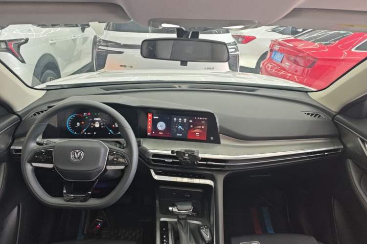 Used CHANGAN CS35PLUS 2023 Enjoy Edition 1.4T DCT Luxury Model Center Console