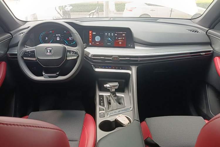 Used CHANGAN CS35PLUS 2023 Enjoy Edition 1.4T DCT Luxury Model Center Console