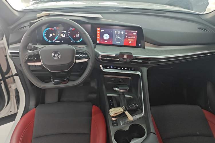 Used CHANGAN CS35PLUS 2023 Enjoy Edition 1.4T DCT Luxury Model Center Console
