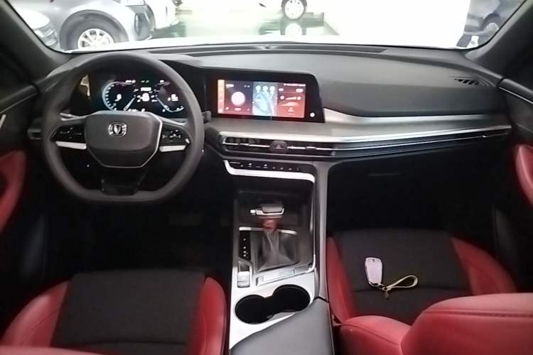 Used CHANGAN CS35PLUS 2023 Enjoy Edition 1.4T DCT Luxury Model Center Console