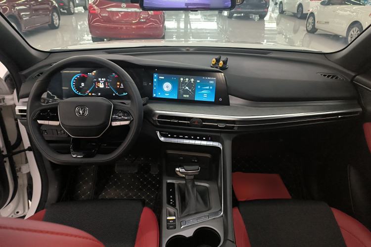 Used CHANGAN CS35PLUS 2023 Enjoy Edition 1.4T DCT Luxury Model Center Console